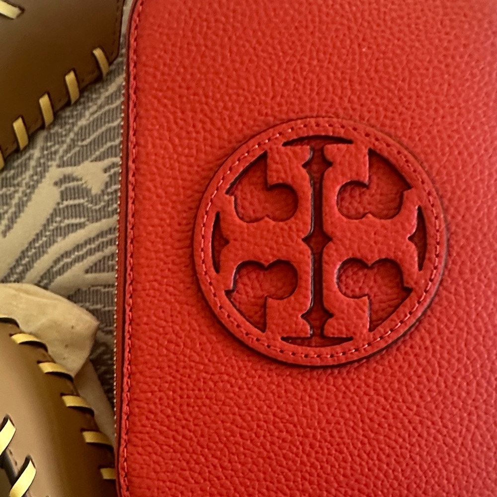 NWT Tory Burch Miller red Leather Crossbody Camera Bag with Strap(s) - Picture 2 of 5